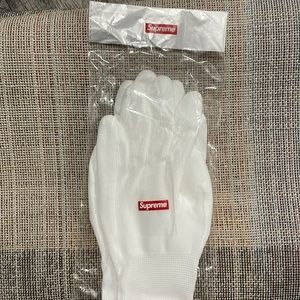 Brand new Supreme gloves
